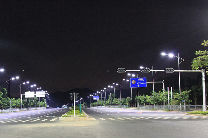 深圳光明新区路灯项目.jpg